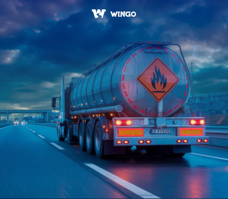 Вантажівка, яка веже небезпечний вантаж