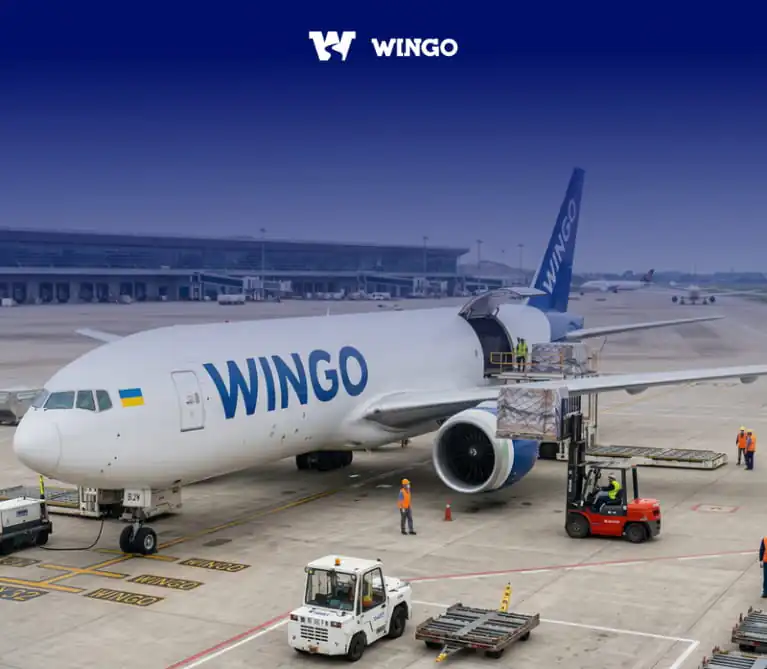 літак в айропорту